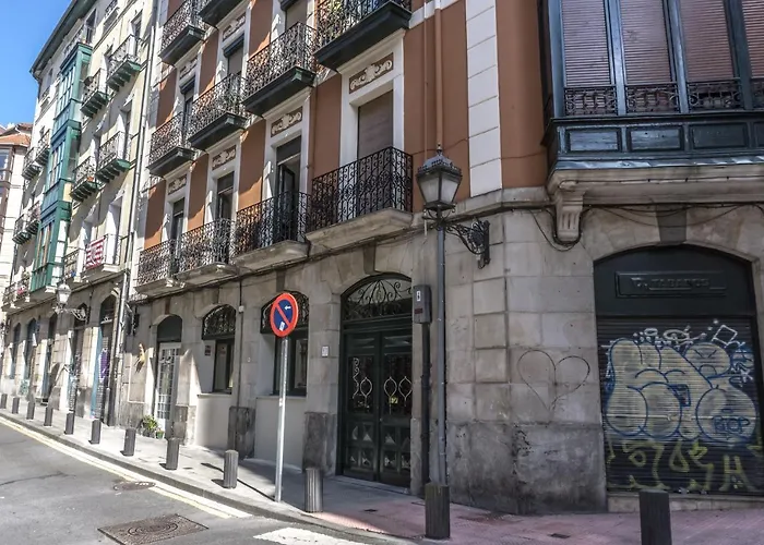 Bonito Y Espacioso Piso En Bilbao. Centro Бильбао